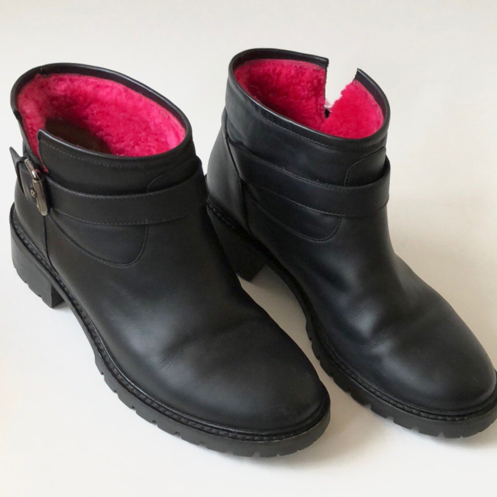Fendi black and fuscia ankle boot size 8/38 EUC